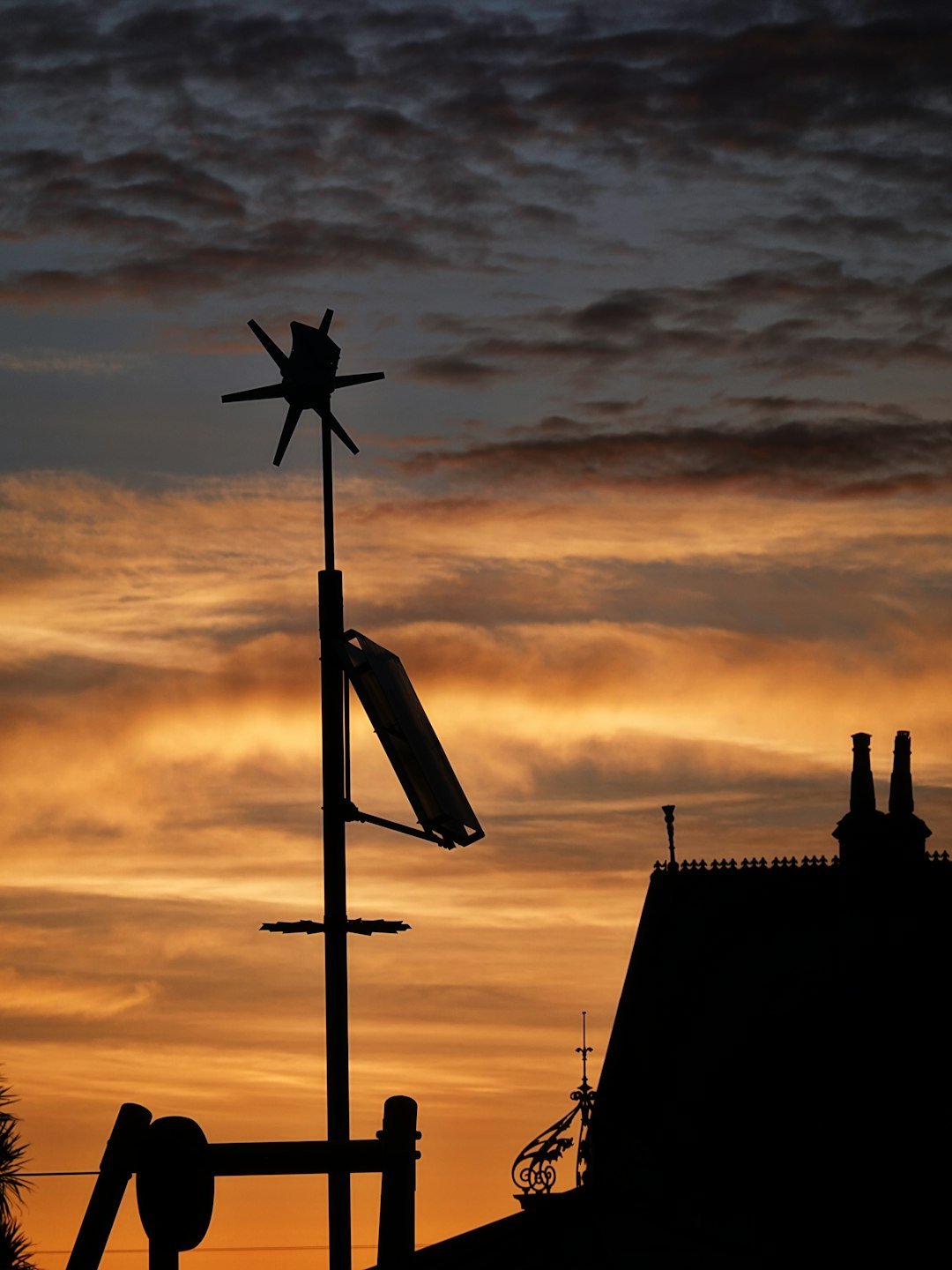 silhouette-of-a-weather-vane-against-a-dramatic-sunset-sky-gxdahgxaw2w